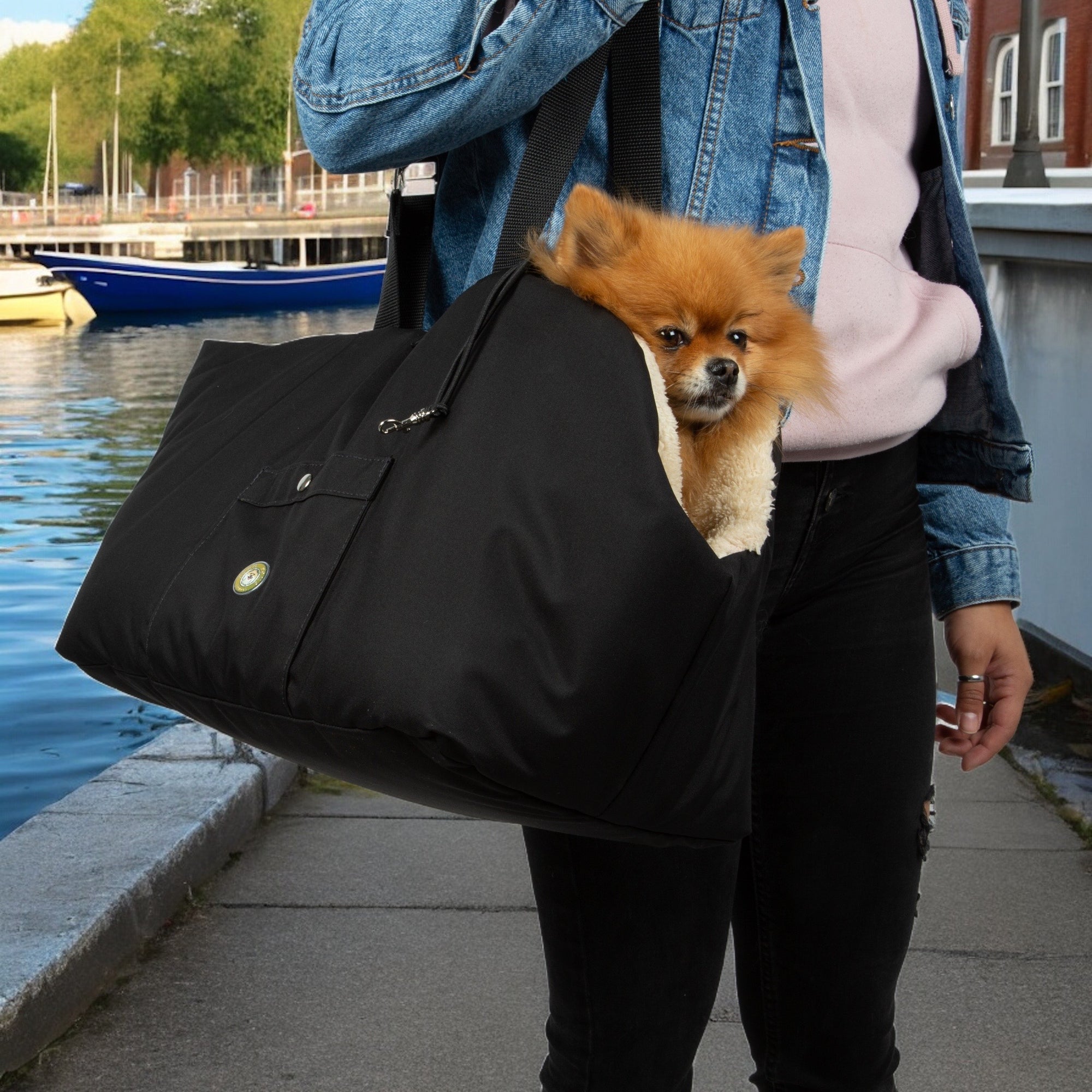 Soho Poms Luxury Rainy Bear Hundetragetasche mit Reißverschluss in Schwarz