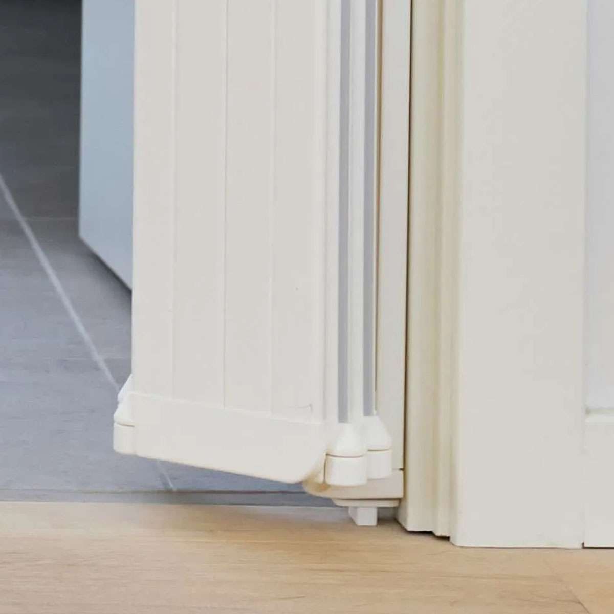 DogSpace Marley Retractable Pet Guard WHITE